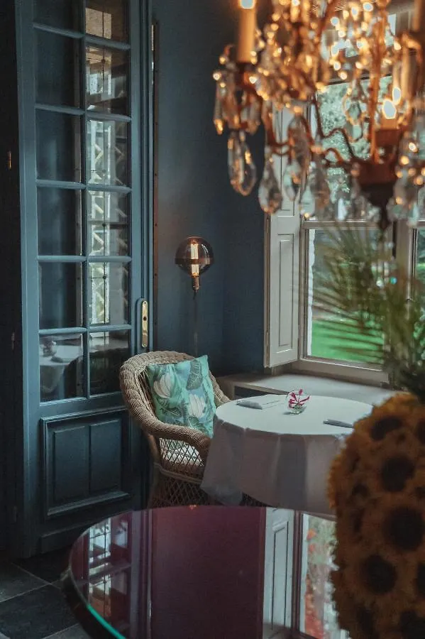 Flora Hotel Antwerp 0*,