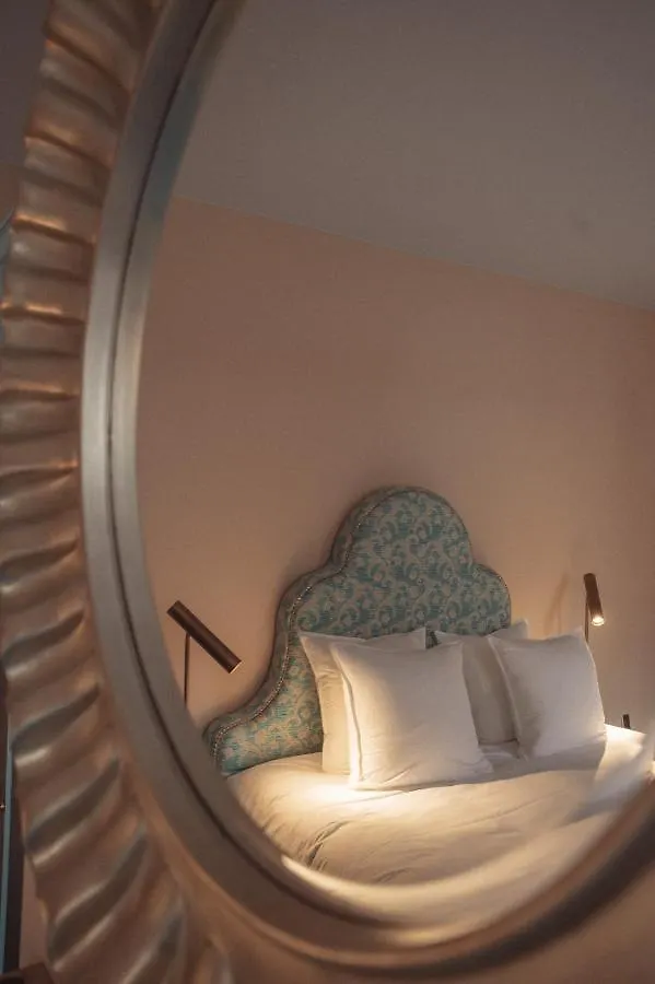 Flora Hotel Antwerp 0*,